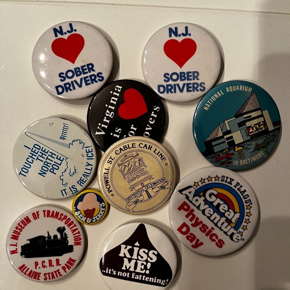 Pins -  Vintage Pinback Button Lot of 10‎ Souvenir Travel Amusement Park